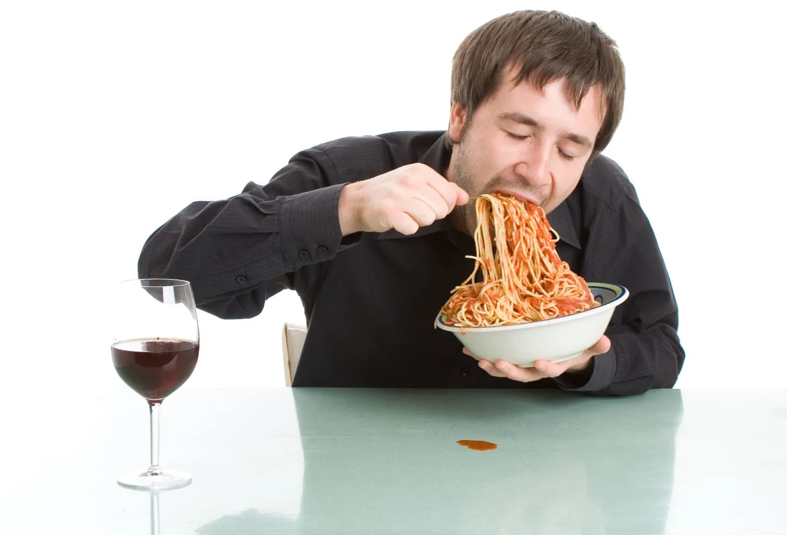 Quando a Gula Assume o Controle: Entendendo e Superando o Impulso de Comer Sem Medida